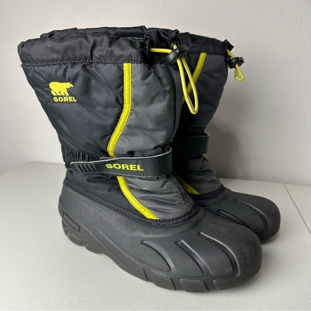 Sorel Black Yellow Insulated Lined Snow Boots Size 7